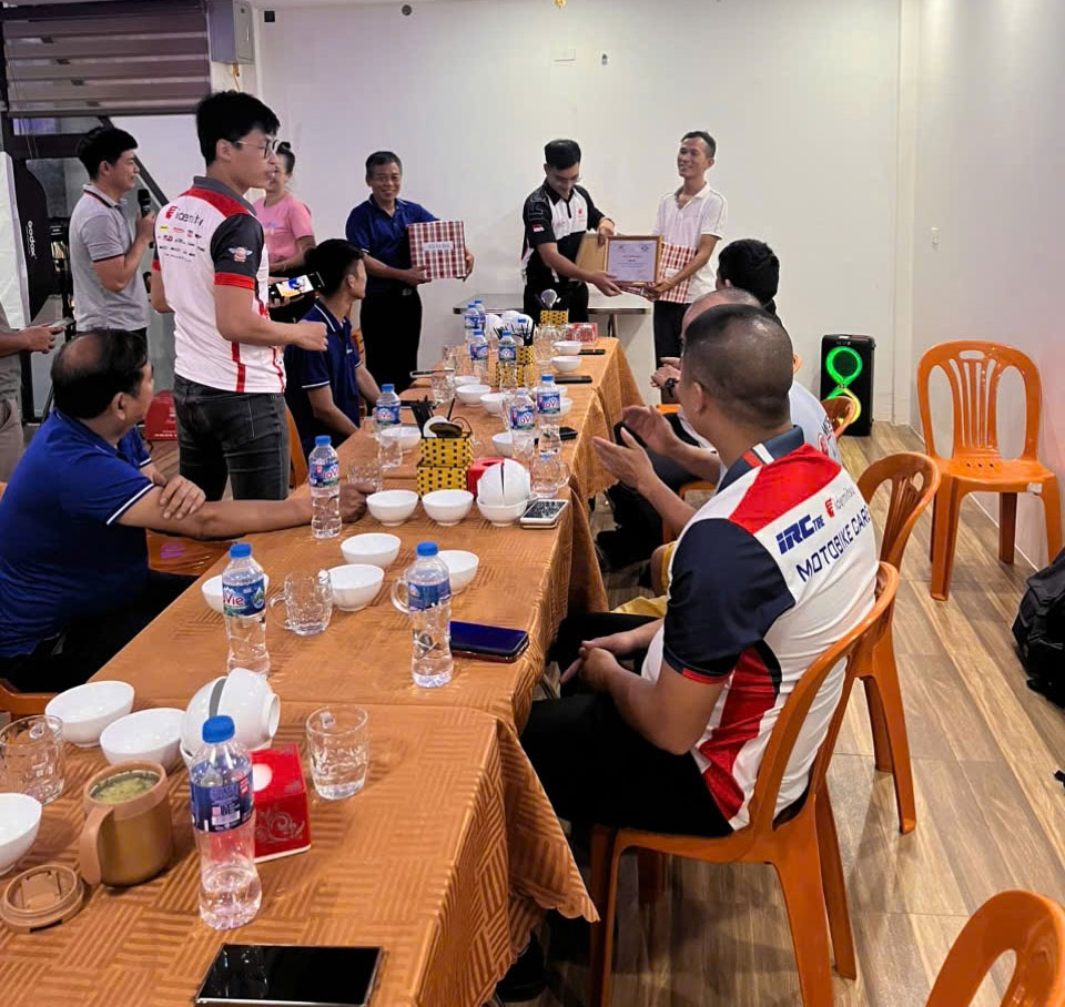 Ph&aacute;t Triển Sản Phẩm Dầu Idemitsu Nhật Bản